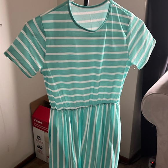 Dresses & Skirts - T shirt dress with pockets